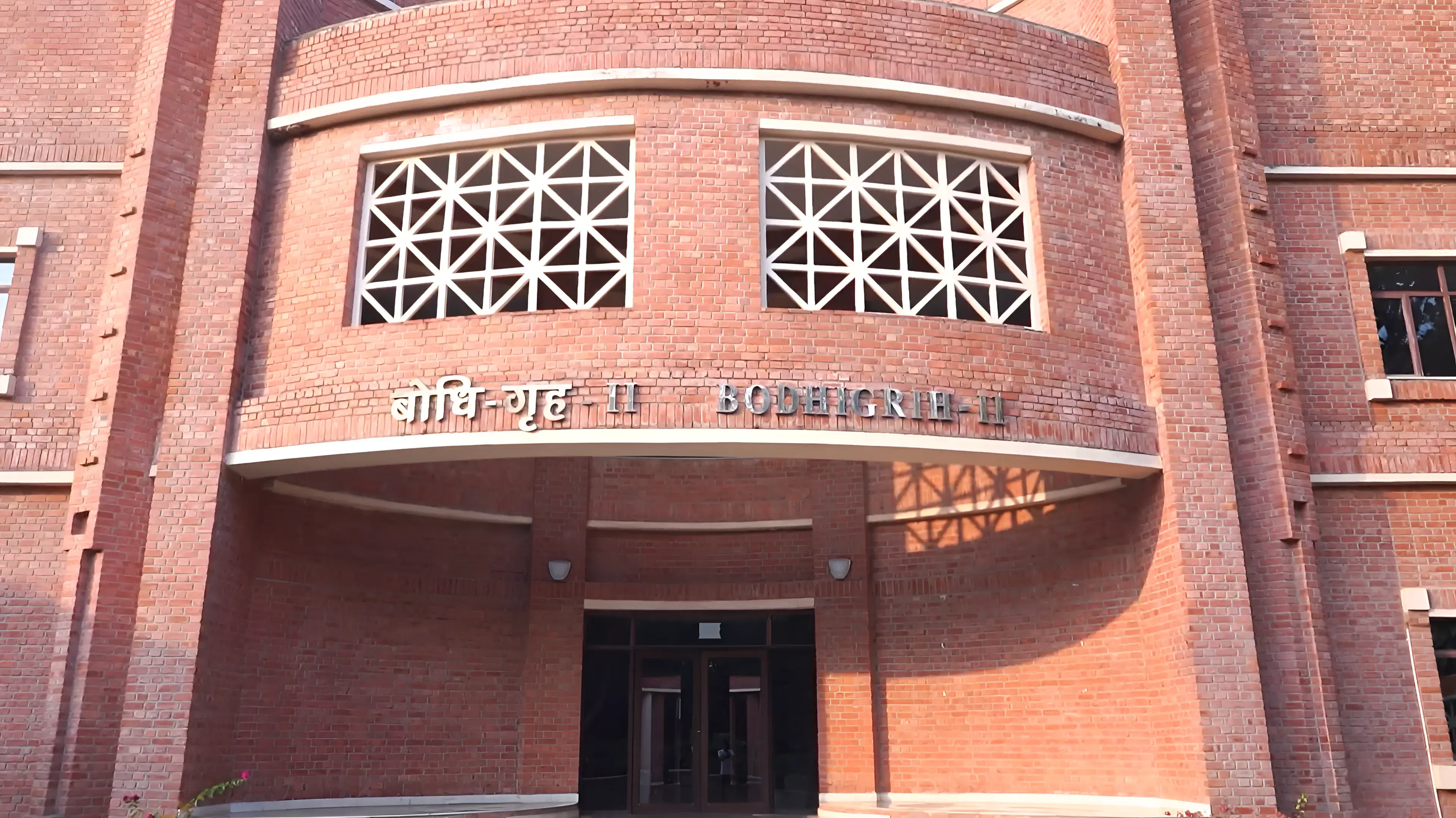 IIM Lucknow academic infrastructure photo 1